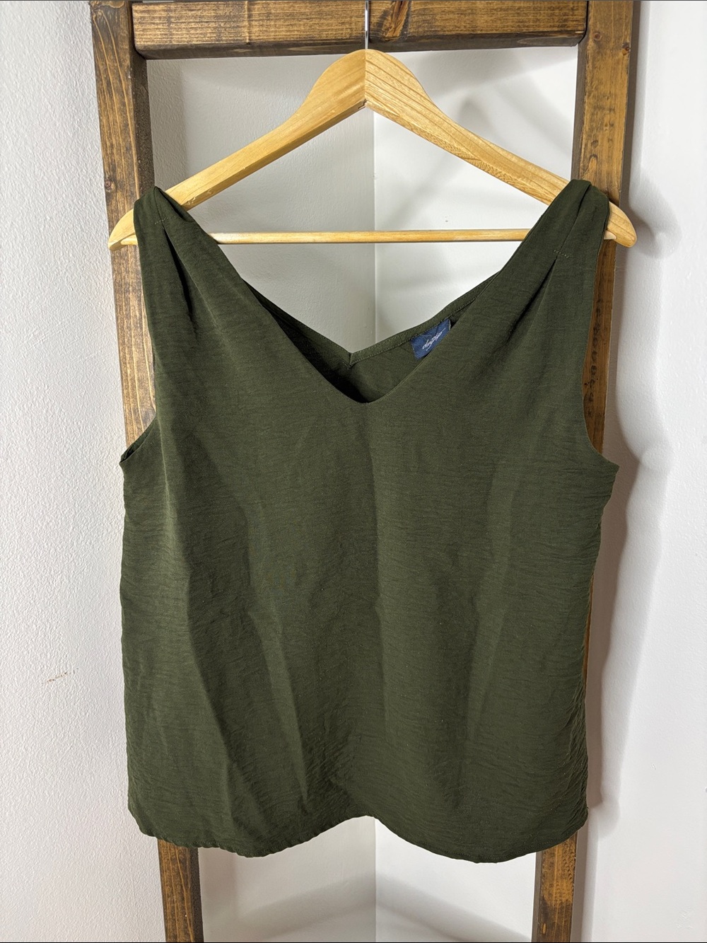 Daytrip Olive V-Neck Sleeveless Blouse L